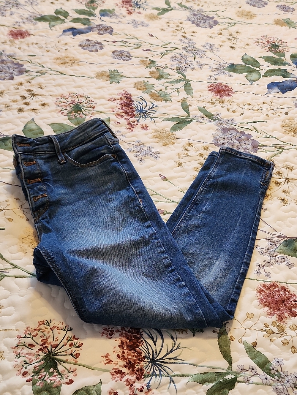 Old Navy Women's Skinny Jeans in Medium Blue Wash